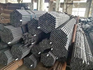 天津大無(wú)縫鋼管廠|天津中鋼聯(lián)達(dá)鋼管室內(nèi)庫(kù)20#9948小口徑鋼管實(shí)拍